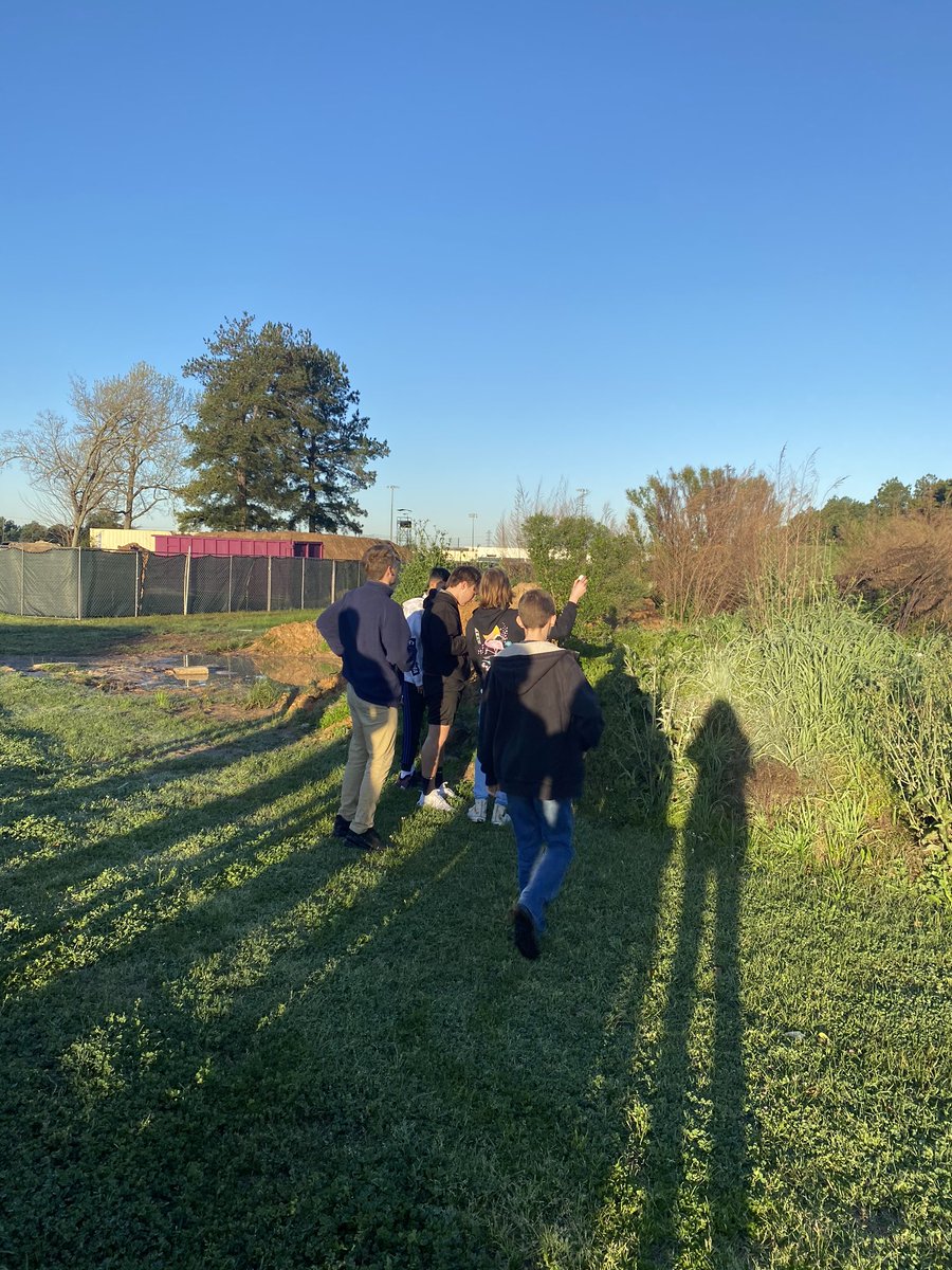 MsDeBottisbio's tweet image. Geocaching Day with my biology students! Succession is visible all around us! We took our classroom outside today. @MsDeBottisbio @KleinOak @2G2Rclassroom #Bionerds #Lichen #Moss #Succession