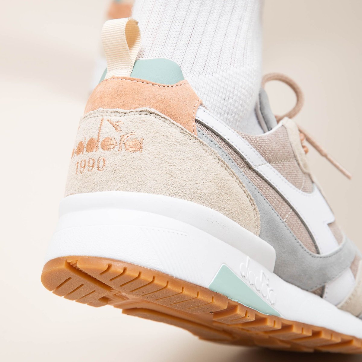 titoloshop's tweet photo. Diadora N9000 H "Beige Moon Powder" DESERT PACK
shop NOW ➡️ https://t.co/Tvg6cPfyR5
US 8 (41) - US 11 (45)
style code 🔎 201-175801-01-25091
#diadora #diadoraN9000 #desertpack #desert
#titolo #titoloshop https://t.co/bOkw6HZRyY