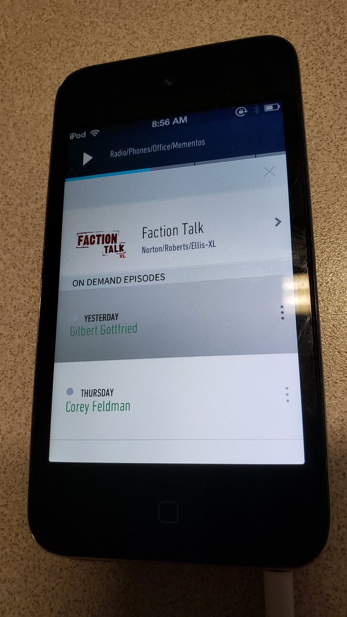 RQuinnNC's tweet photo. @travistefft @notsam @JimNorton Steve Jobs knows how to get yesterday's replay going #ipod4thgen #oofoofoof https://t.co/67zoEK66nV