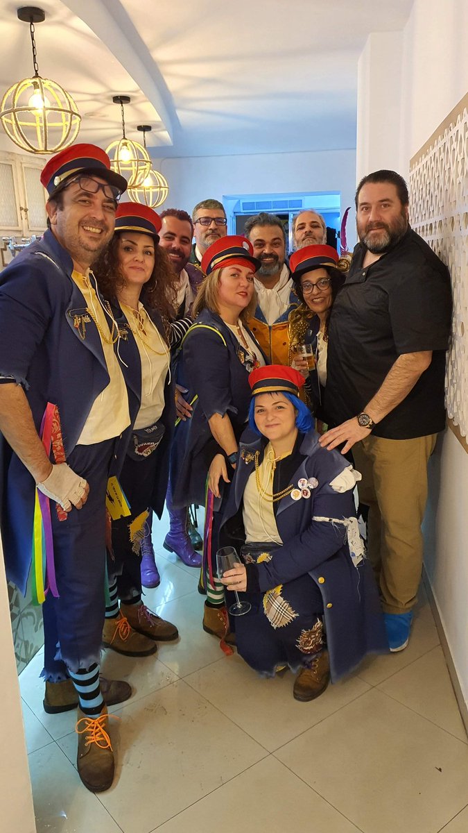 LUNES 24 DE FEBRERO 🚩🚂🎭

<a href="/ElCorodeMerida/">ElCorodeMérida</a> ♀️♂️

#CarnavalRomano2020 #ElTrenDeLaBruja #salalacalle