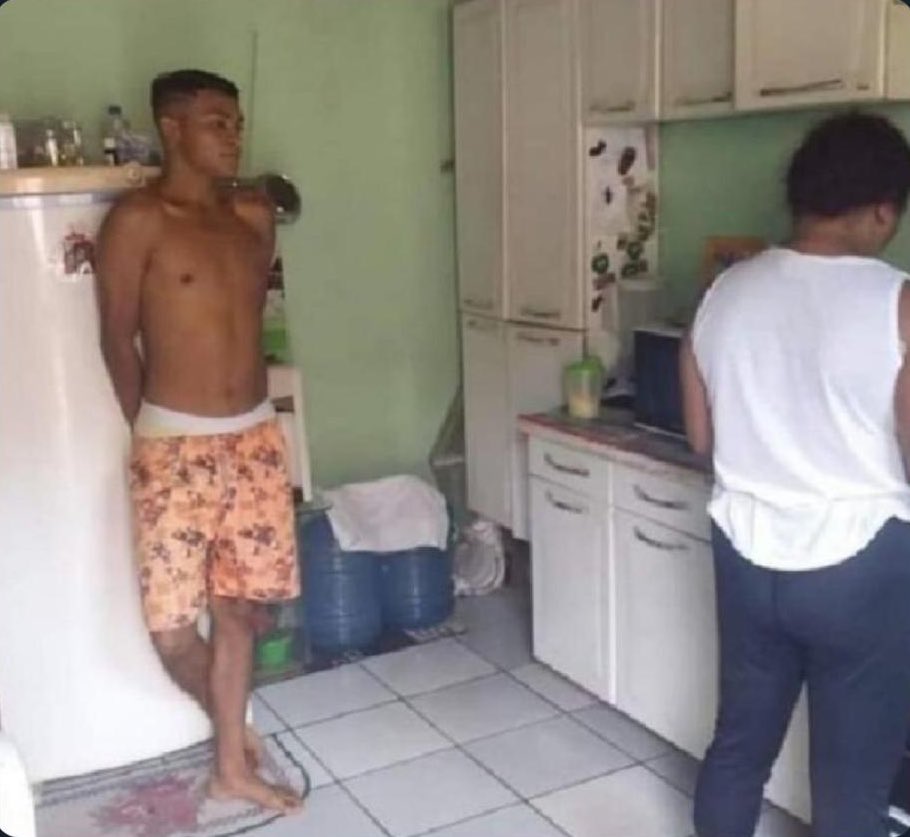 recifeordinario's tweet image. Eu tomando coragem pra pedir dinheiro a mainha pra ir no antigo hoje
