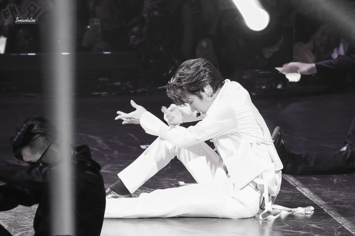 iamtenalice's tweet photo. Ten is art
#TENBDAY_D2_TENart https://t.co/Bfa38wFH0E