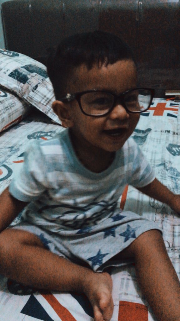 Hobby baru make kacamata nenek 😅