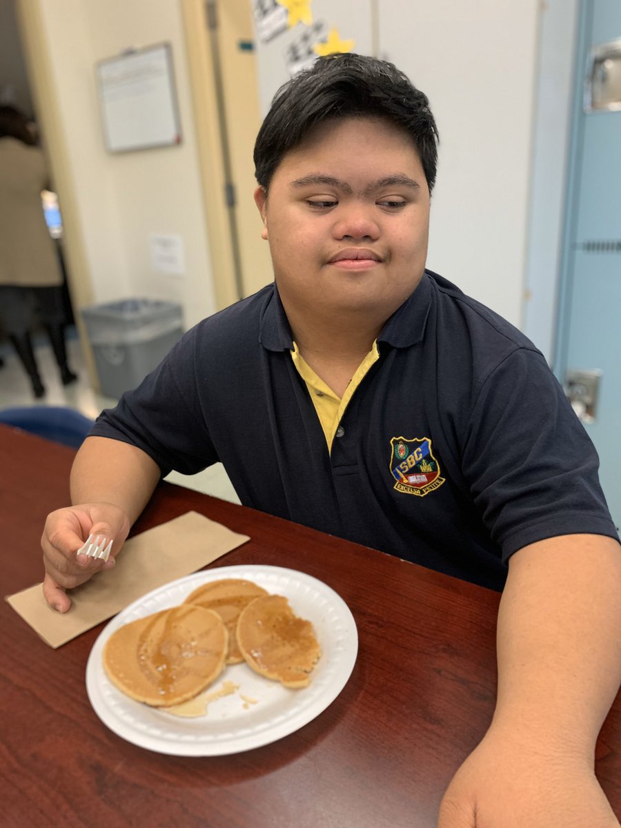 MsPGatti_TCDSB's tweet photo. Enjoying some pancakes on Shrove Tuesday 🥞 #tcdsbSBC @VP_LisaTonelli @SBC_Principal https://t.co/UjICoCGsvK