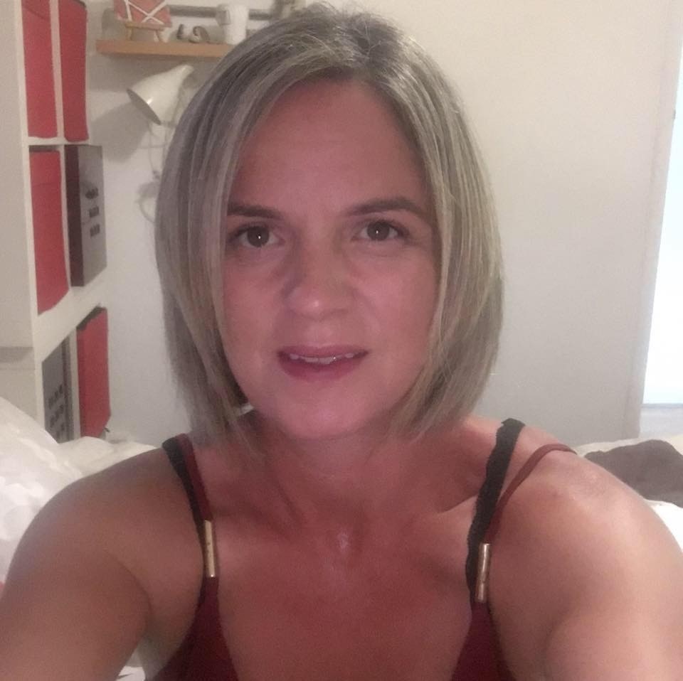 Communicare_SO's tweet photo. In Jan Liz raised money for us by doing a sponsored jump at The Quays &amp; we're delighted she's supporting us by running a half marathon in the #ABPMarathon on 26th April. We'd love you to join Liz &amp; our other runners, you'd have the chance to meet up with them to train together! https://t.co/glrAS5a3sG