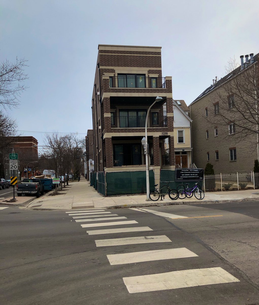Could probably start a whole separate account solely documenting former <a href="/chicagobars/">Chicago Bars</a> sites that are now condos. Pictured: (formerly) Higgins Tavern, Lakeview.