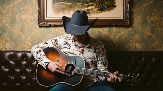 Our pal @byronfalk looking sharp in our Wild Horses shirt. Did you miss this one last summer? Fret not - we're bringing it back in limited quantities for Spring/Summer 2020, very soon 🐴☀️
.
.
.
.
.
#18Waits #ByronFalk @Canadianmusic #menswear #menswe… ift.tt/2VkKh2R