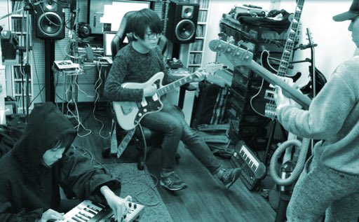 garbleds's tweet photo. 思えばベースでライブしたのは4年以上前だったのか。先月に引き続き元totosのけんじソロユニットでライブ。Qmonos楽しい!
https://t.co/vrD4i03p2o
https://t.co/ORdbVZ3NJa
#Qmonos https://t.co/QAqE3p1y6s