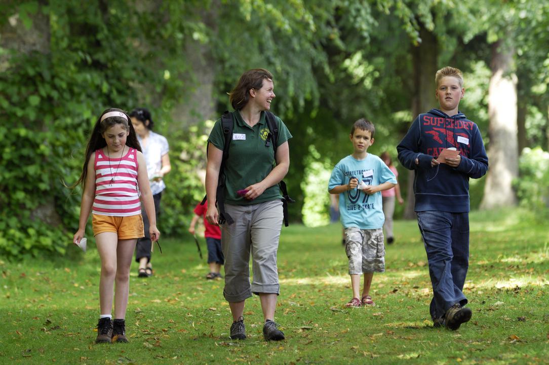 NatureScot's tweet photo. We're half-way through our consultation on the Rangers in Scotland policy statement. This means there are three weeks left for you to share your thoughts with us on this. For full information see - https://t.co/eVqEtUEb9E #RangerService #connectingpeopleandnature #NatureScot https://t.co/Kvv2JhPsSj