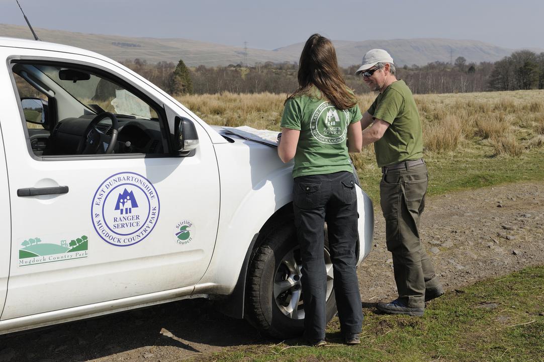 NatureScot's tweet photo. We're half-way through our consultation on the Rangers in Scotland policy statement. This means there are three weeks left for you to share your thoughts with us on this. For full information see - https://t.co/eVqEtUEb9E #RangerService #connectingpeopleandnature #NatureScot https://t.co/Kvv2JhPsSj
