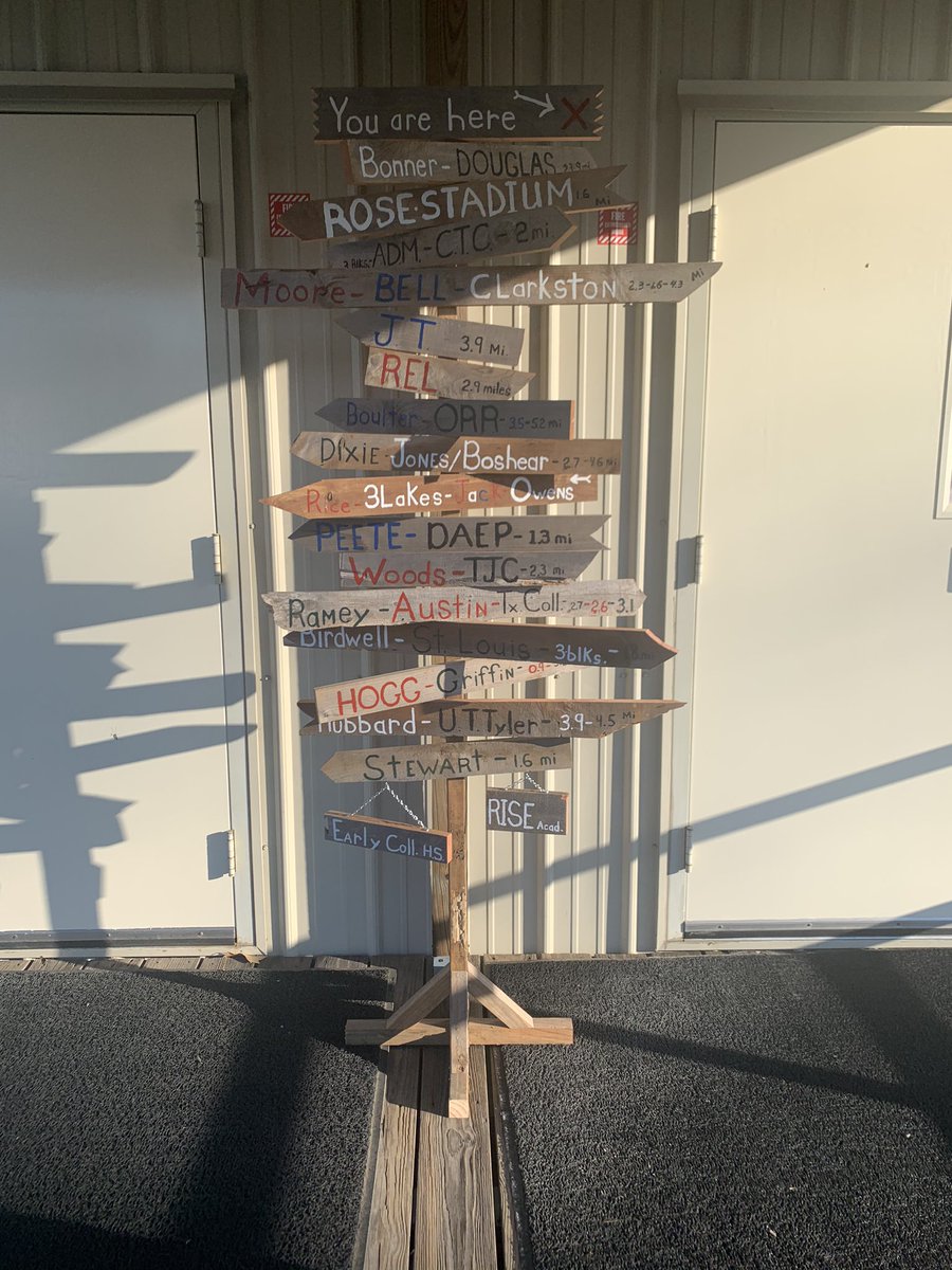 rhbarber's tweet photo. REWARD: special thanks to the early morning exterior decorators ! Identification of said decorators will lead to cookie reward....
LOVE IT! 🏥 https://t.co/rdwQjxzzBW