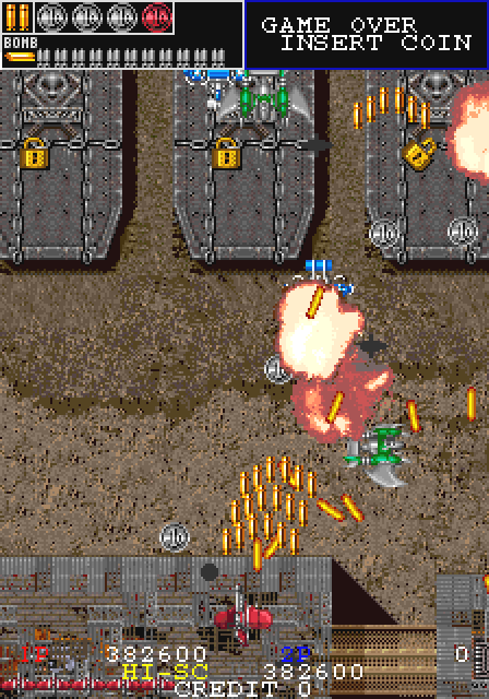 鎖が巻かれた棺に入っているのは重戦車。ここでもプレイヤーに選択を委ねている。鎖を断ち切れば敵が現れる代りに貨物列車が金塊列車に変わる。棺を開けなければ何も褒美は無い。表か裏かの選択はガンフロンティアの根底にあるテーマであり、それがコイントスと重なる世界観だからこそカッコイイのだ。