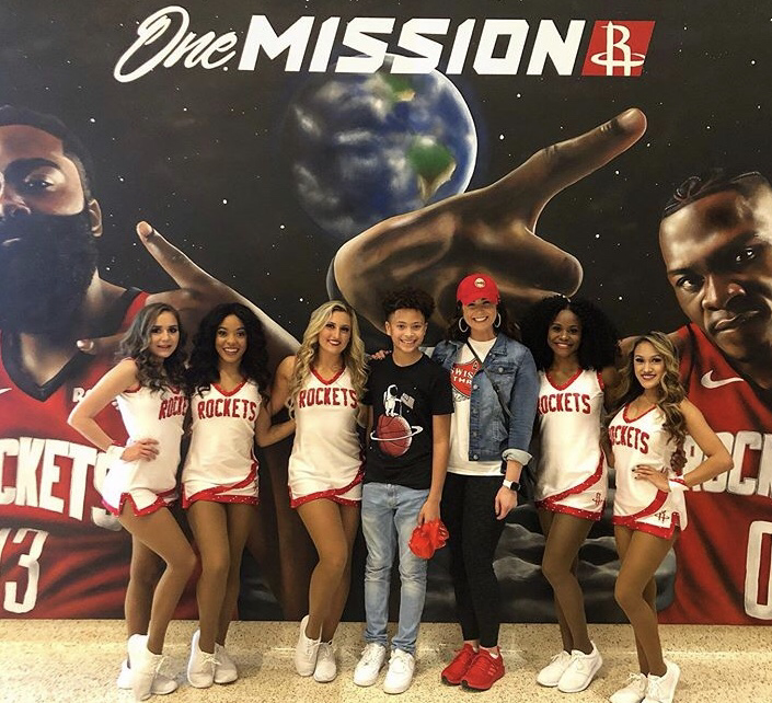 WeRunGame's tweet photo. When you have a Mother-Son Date at Toyota Center, You should ALWAYS Run Game! We see you out there raising a fan @katieq832 #MoonMan #SwishingThrees #WeRunGame #RocketsFan #RocketsTwitter #RocketsMom #RocketsKid https://t.co/SF2hWkCiKi