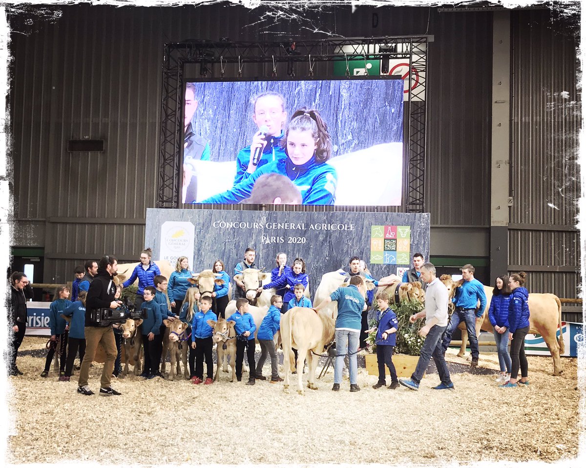 ParcDuVercors's tweet photo. #SIA2020 
Le #Vercors, ses éleveurs de Villard de Lans (la Villarde), ses graines d’éleveurs (âgés de 6 à 19 ans), ses producteurs de Bleu du Vercors/Sassenage et représentants de l’Association des Producteurs Fermiers du Vercors au @Salondelagri https://t.co/FScUPbTEho
