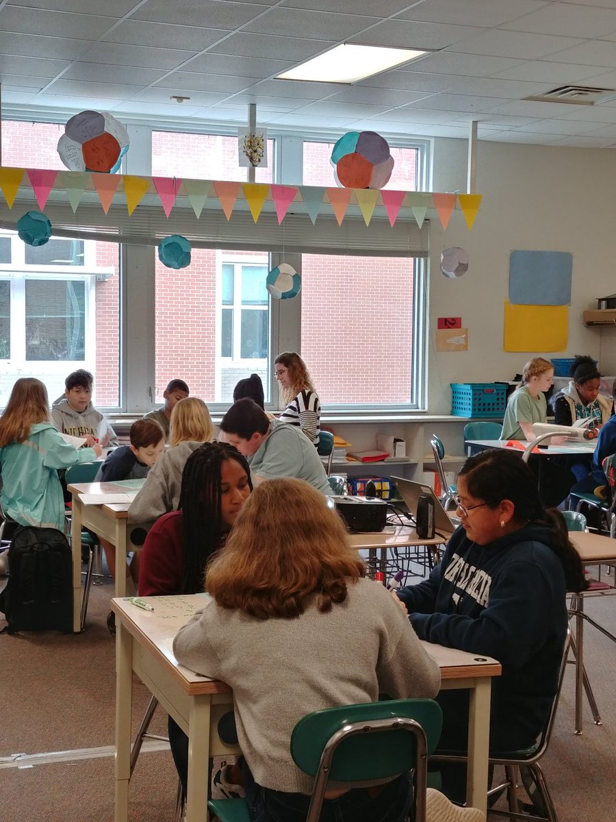 DGrahamHRMS's tweet photo. Loving the @HollyRidgeMS #NJHS students who have volunteered to tutor their 6th grade peers in #math #FutureLeaders #ProudTeacher https://t.co/rd3J2PWL8V