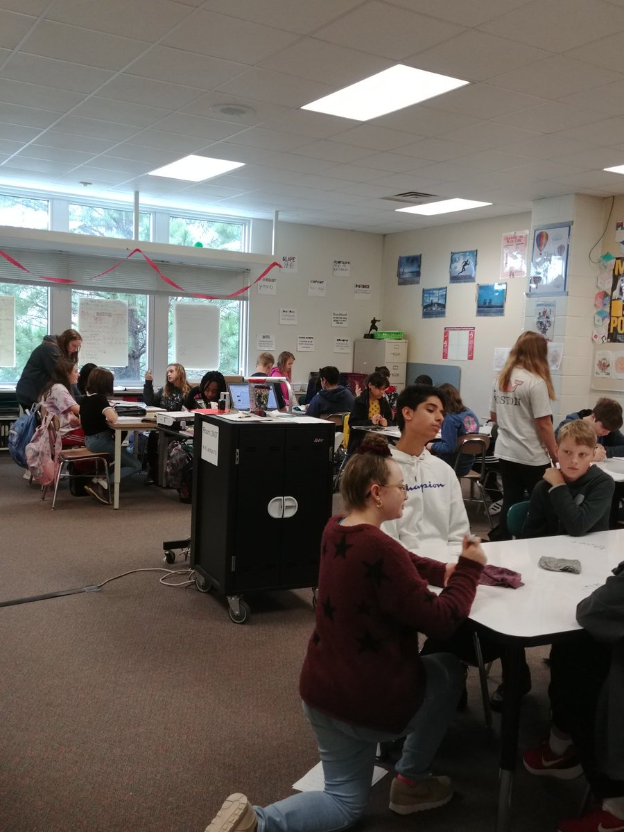 DGrahamHRMS's tweet photo. Loving the @HollyRidgeMS #NJHS students who have volunteered to tutor their 6th grade peers in #math #FutureLeaders #ProudTeacher https://t.co/rd3J2PWL8V