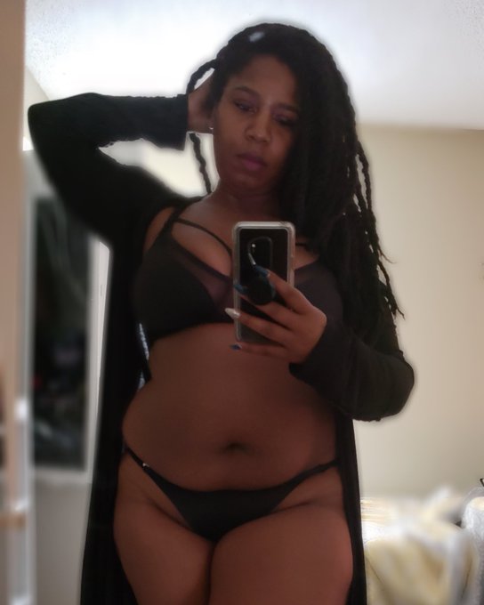 You should be on your knees when you're in the presence of a Goddess.  Send your offerings $thankyoumaya  Findom<a href="/tag/newprofilepic"class="tags"><span>#newprofilepic</span></a>