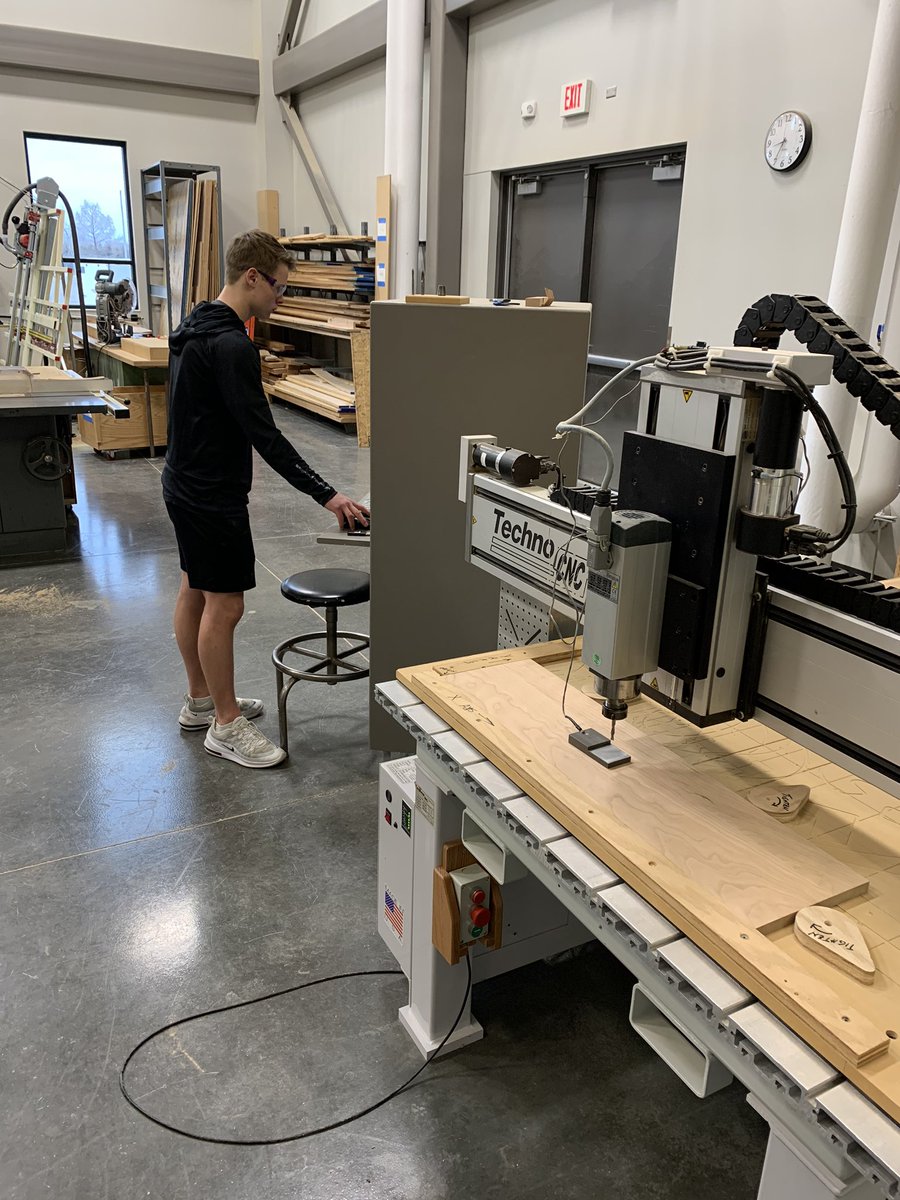 SouthHighMakers's tweet photo. Today in room 1304!  Adding through subtraction!  CNC carving KSU logo.  #PublicSchoolProud #Why305 @USD305 https://t.co/V3KbVtxKeS