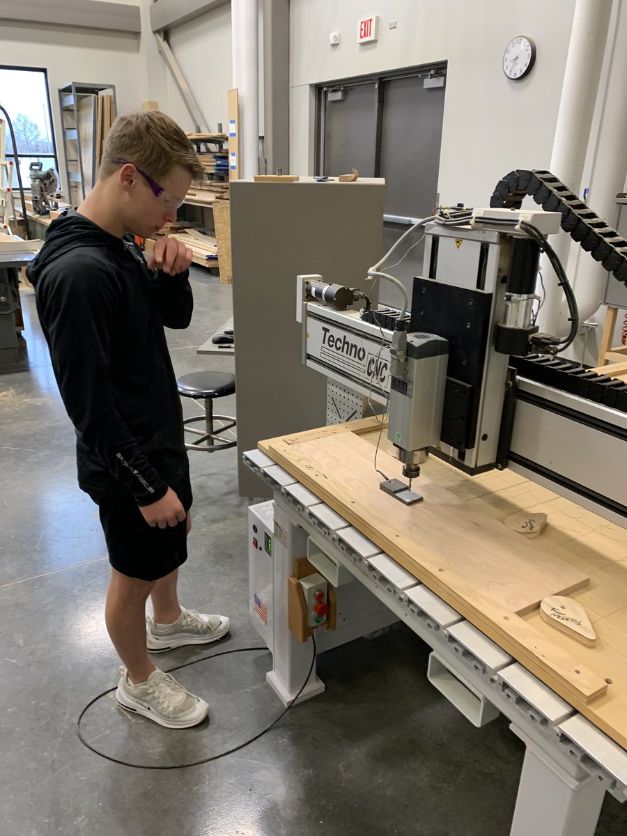 SouthHighMakers's tweet photo. Today in room 1304!  Adding through subtraction!  CNC carving KSU logo.  #PublicSchoolProud #Why305 @USD305 https://t.co/V3KbVtxKeS