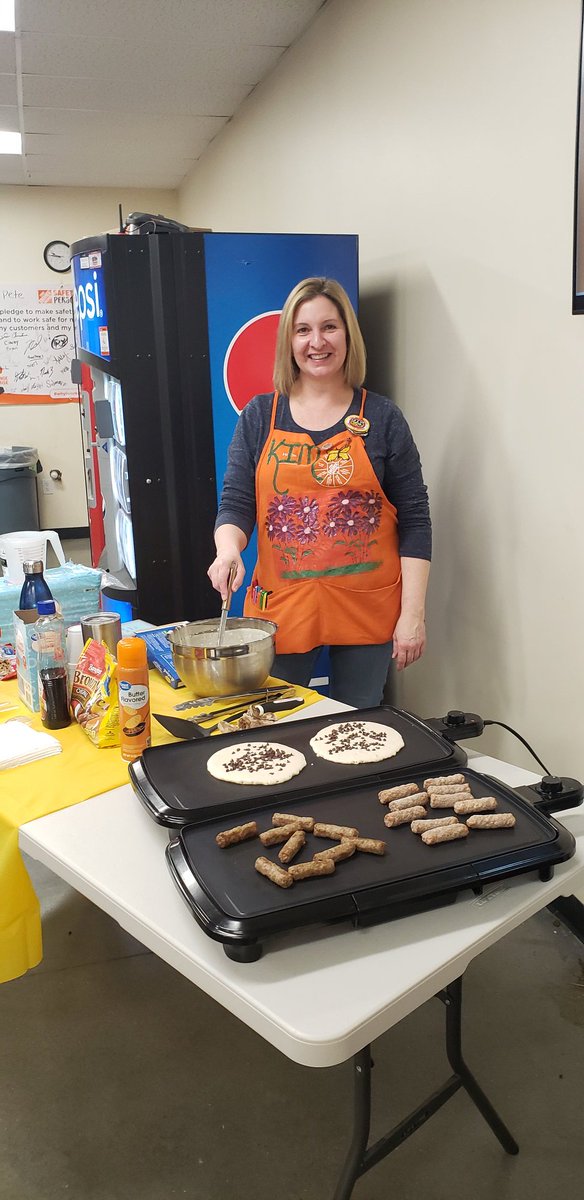mlkelley06's tweet photo. @KimberMiller126  #hd4145 
Fun Committee celebrating 🥞🥞 #PancakeDay https://t.co/hJJRwQj9o8