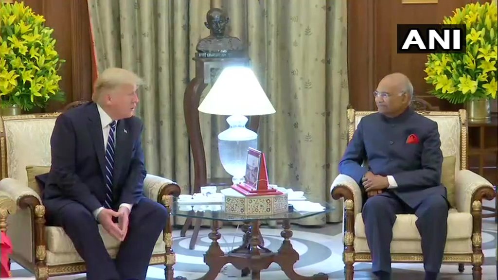 timesofindia's tweet photo. Delhi: US Prez Trump &amp; First Lady Melania Trump with President Ram Nath Kovind &amp; his wife Savita Kovind at Rashtrapati Bhawan; Ivanka Trump &amp; Jared Kushner also present

#NamasteTrump
#TrumpVisitWithTimes
#IndiaWelcomesTrump

(Pics: ANI)

LIVE Updates 👇

https://t.co/91HYlm1WS8 https://t.co/9XWuUUsmpx