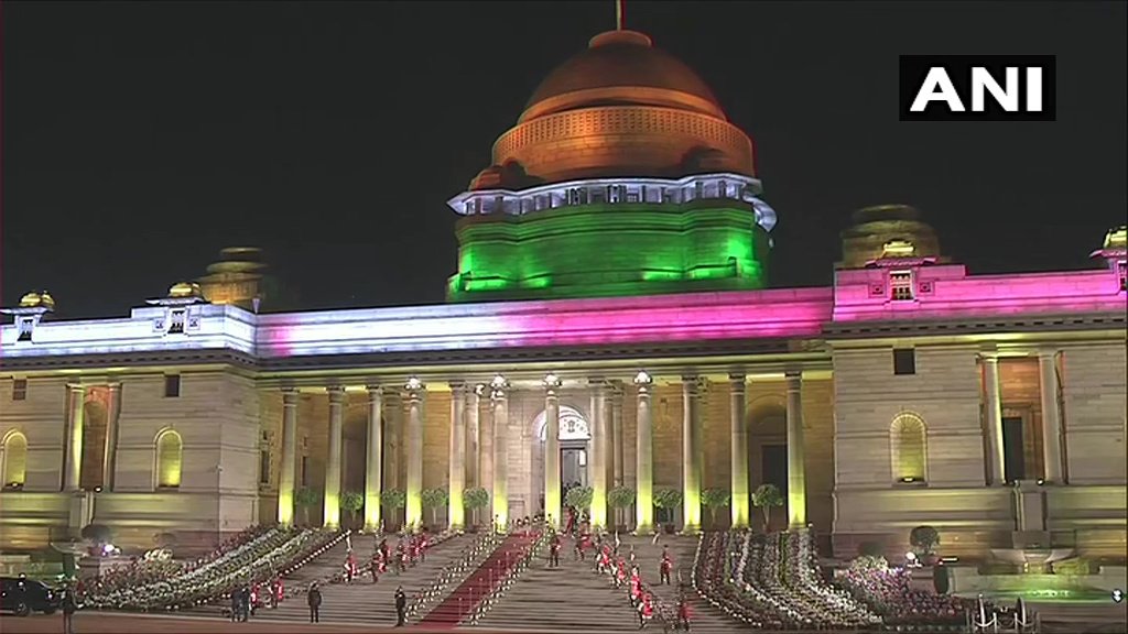 timesofindia's tweet photo. Delhi: US Prez Trump &amp; First Lady Melania Trump with President Ram Nath Kovind &amp; his wife Savita Kovind at Rashtrapati Bhawan; Ivanka Trump &amp; Jared Kushner also present

#NamasteTrump
#TrumpVisitWithTimes
#IndiaWelcomesTrump

(Pics: ANI)

LIVE Updates 👇

https://t.co/91HYlm1WS8 https://t.co/9XWuUUsmpx
