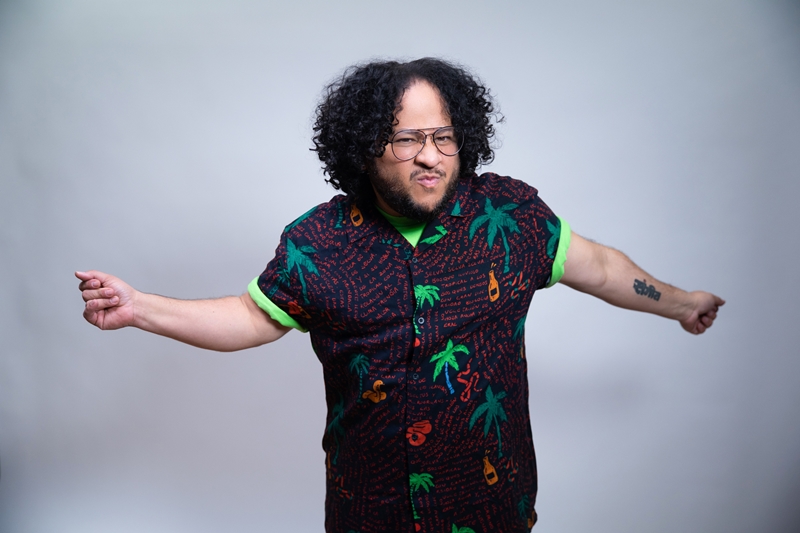 After working w/V on #InnerChild, <a href="/IamEllisMiah/">ellismiah</a> says he's looking forward to visiting🇰🇷: "If you have an air mattress in your recording studio, invite me. I’ll show up and write songs with you!" Article'll be in print this weekend, but here's a preview: jaehakim.com/travel/go-away…