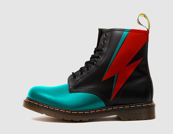 The_Real_IMAN's tweet image. Lovely!!!RT @malcmorton: @DavidBowieGlam @The_Real_IMAN
"John I'm Only Dancing" boots .