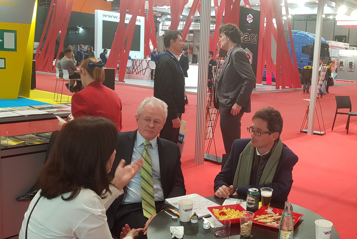 TECNIFUEGOAESPI's tweet photo. Los beneficios de los rociadores automáticos para la seguridad contra #incendios #sprinkler
#networking en #sicur2020 #efsn @Eurosprinkler @SICUR_ https://t.co/qRCS7xH3jr