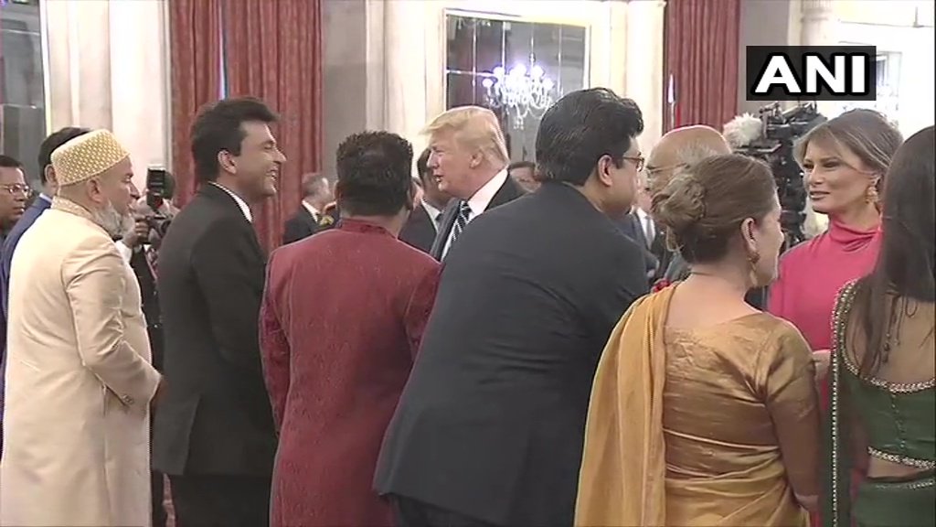 timesofindia's tweet photo. Delhi: Music composer AR Rahman &amp; chef Vikas Khanna present at the dinner banquet hosted by the President for the US Prez Donald Trump &amp; First Lady Melania Trump.

#NamasteTrump 
#TrumpVisitWithTimes
#IndiaWelcomesTrump 
#TrumpInIndia

(Pics: ANI) https://t.co/AeTgEmvNMM