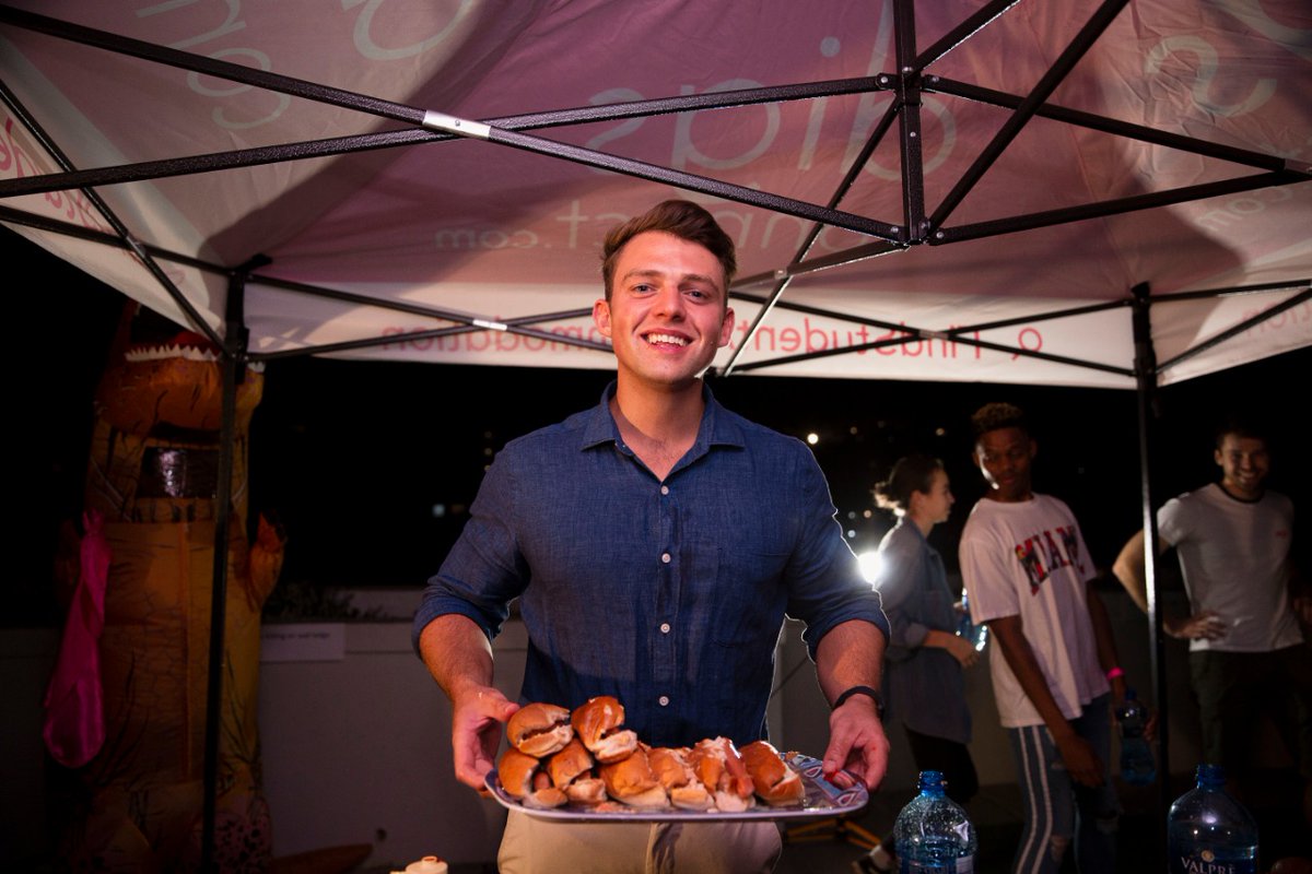 digsconnect's tweet photo. Bertie took home the crown π after devouring an astonishing 17 hot dogs in just 7 minutes ππ±
Tears have been shed, confetti thrown and one hell of a time was had.
It's been a wild ride π Thank you to everyone who played #Digsaur2020 π¦ https://t.co/RKaWMAjFEX