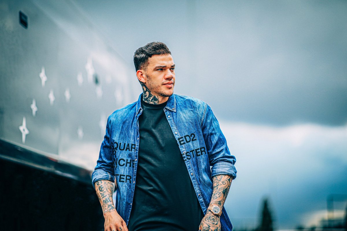 cityreport_'s tweet photo. 🎶 We’re all going double denim...

[via @ManCity] https://t.co/bobrfiCzIw