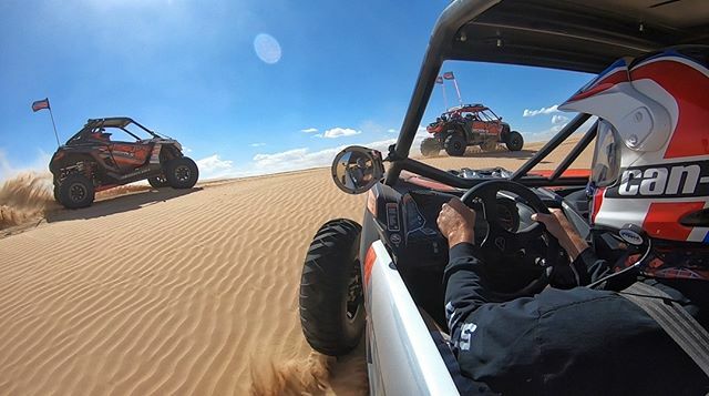 UTVGuide's tweet photo. Can’t complain at all about this View!⠀
Fresh rippled sand and charging through the dunes with our friends from @ssvworks - the leader in audio solutions for your UTV!⠀
.⠀
.⠀
#Glamis #PowersportsAudio #MakeSomeNoise #WindshieldView #GoPro @assaultutv… https://t.co/rSRno0jlAc https://t.co/O1wuOXJHAA