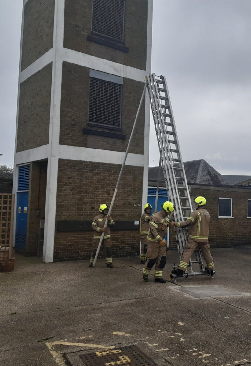 LFBEnfield's tweet photo. Visit over to #Southgate for our #BoroughCommander today and a chat with the watch and #StationCommander. Ladder drills and a Home Fire Safety Visit first though. #Training #opsprofessionalism #Backtobasics #brewwithacrew #Firesafety https://t.co/w0AJQkLtym
