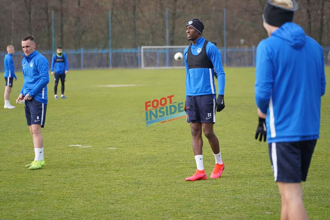 footinsidegn's tweet photo. Dans le prochain numéro de Foot Inside, le milieu du Slovan Liberec Kamso Mara. Peu connu du public guinéen, Mara s'est fait un nom dans le championnat de Ligue 1 Tchèque. Découvrez très bientôt l'histoire du nouvel international guinéen sur @Cismediasgn et nos différents réseaux https://t.co/v8q455nvXe