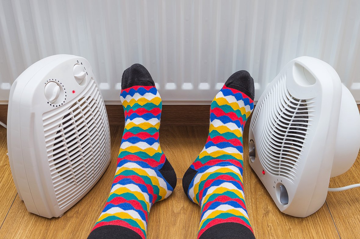 PowerMovesEE's tweet photo. Many people mistakenly think space heaters are cheaper than raising your thermostat to keep your house warm in the winter. Learn more about properly using space heaters. #PowerMovesBlog

https://t.co/e7Cz9sWlAr https://t.co/XoCbIWAimh