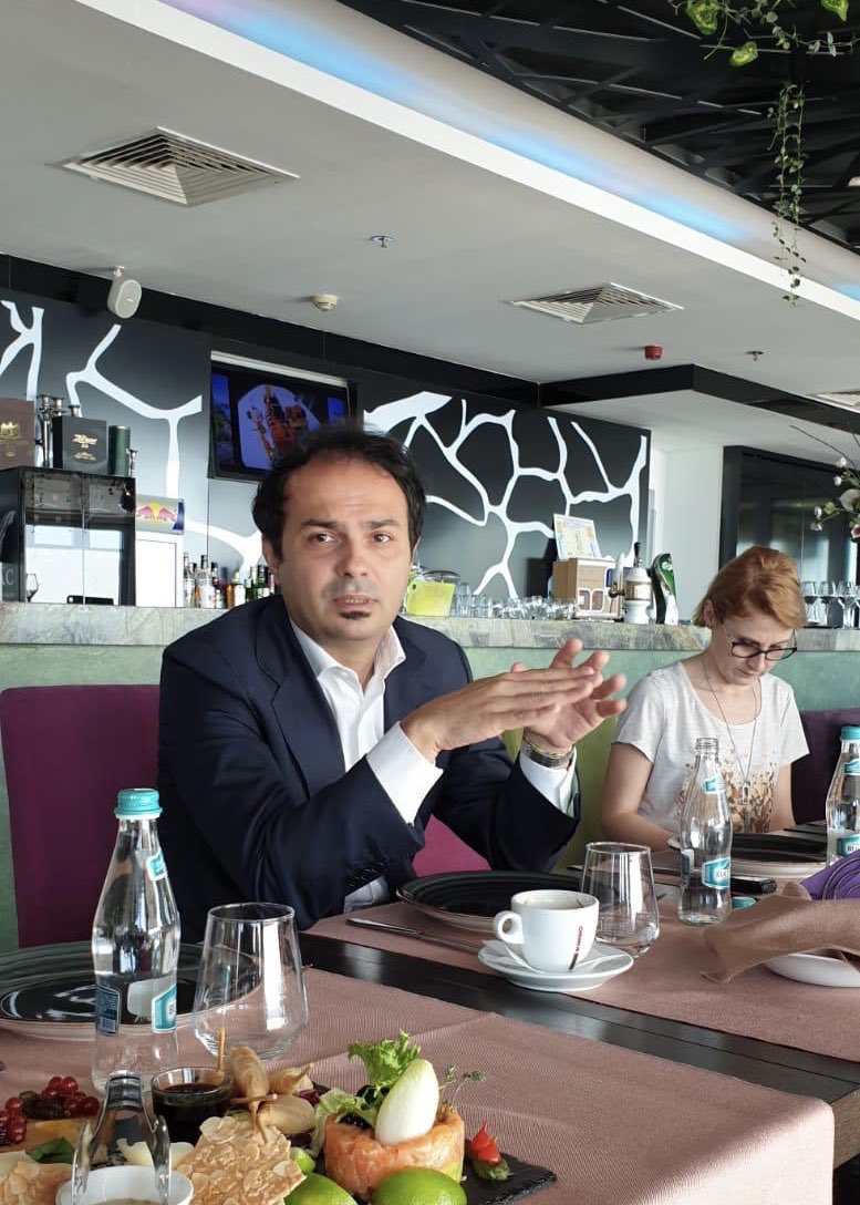 helloradu's tweet image. Proud to announce today 18 Lounge as the newest restaurant in our group! ❤️
By operating NOR - Sky Casual Restaurant, Cișmigiu - Bistro La Etaj and 18 Lounge we are the leading Romanian company for Sky Restaurants! ☀️
We're looking forward to welcome you with a lot of smiles! 🤗