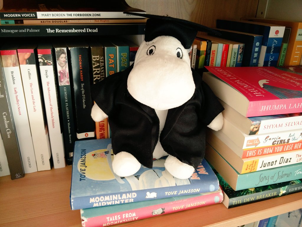 Sn0wc0's tweet photo. @cccubookshop That's a very scholarly Moomin. Reminds me of this one... #moominacademia https://t.co/QOUdy98o6Z