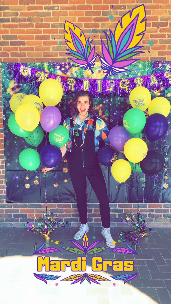 cm_wallace99's tweet photo. Last day! You better live it up sis 💁😂 https://t.co/WYFd7Uj8xH