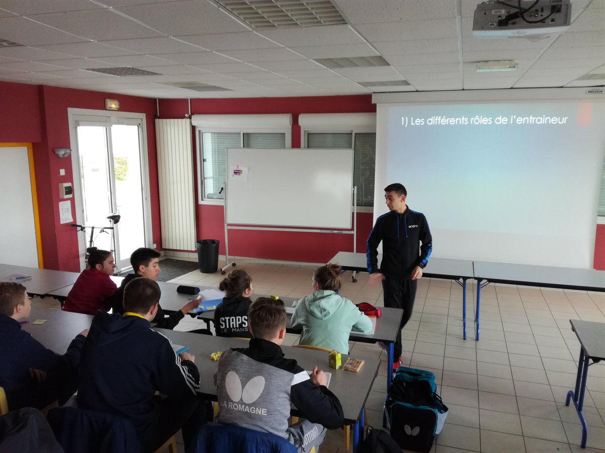 AGadbin's tweet photo. Les stagiaires DEJEPSTT #CREPSPDL en intervention auprès des stagiaires en formation ''Entraineur fédéral'' avec la ligue Pays de la loire. Une expérience riche pour expérimenter des méthodes pédagogiques. Merci à Xavier Fortineau pour son accueil. https://t.co/MLCRq33Sma