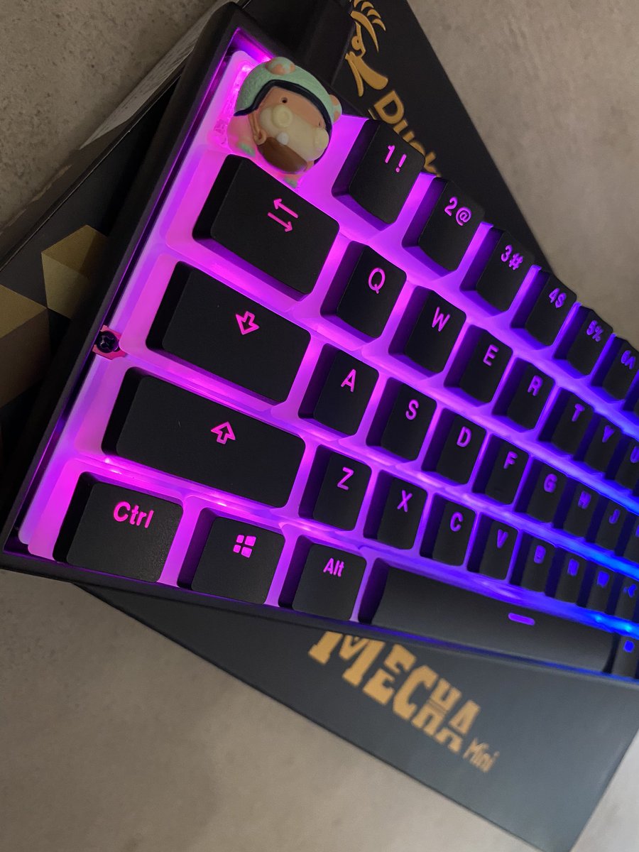 rebel_techza's tweet photo. I absolutely love the @DuckyChannel Mecha Mini. Not only is it made from ultra high quality materials, it is also durable and has great colour! The Mecha Mini is for everyone!! #sexy #duckysquad #mechamini #puddingkeycaps #ultrararekeycap #beautiful https://t.co/crjB4nrrXG