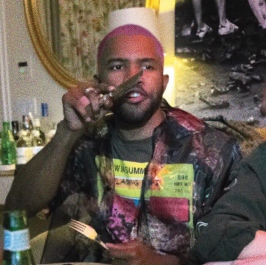 shizzy_snorlax's tweet photo. #BisexualMenExist period. This message is especially for my Black community.

Bi Black Men: Stand up and be proud of your sexuality.
Straights: Allow our brothers to be sexually free. We have much bigger fish to fry when it comes to our community as a whole. https://t.co/mABWlV98Ba