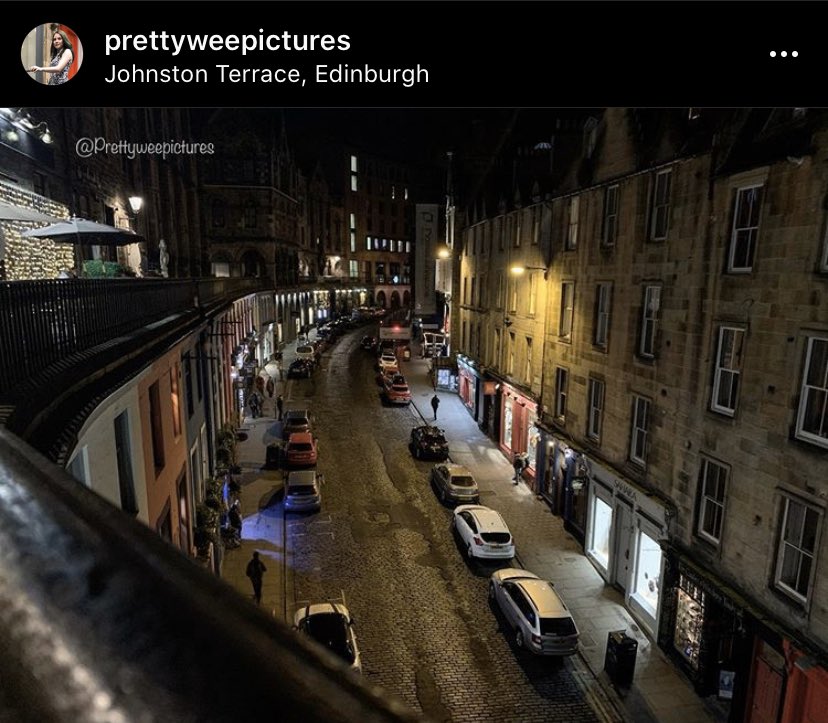 Finally got my finger out and got a photograph of one of my favourite streets in #edinburgh I love #victoriastreetedinburgh due to the vibrancy of the current businesses in contrast to all the history in each step of its #johnstoneterrace #oldtownedinburgh #prettyweepictures