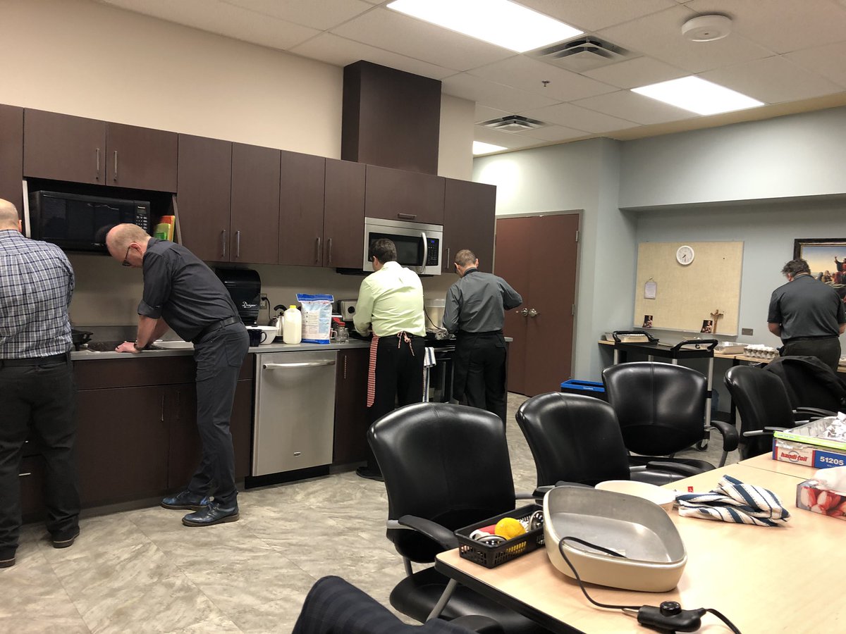 EscottLearning's tweet photo. Thank you to this crew who prepared an amazing breakfast for us this morning! You are the best!! #shrovetuesday #ecsrdSTRENGTH #meninthekitchen #bestboysever https://t.co/4iSSn89GAZ