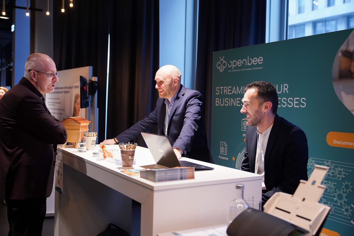 ScanSnapUK's tweet photo. At our #InformationCapture Conference in Berlin, our sponsor @open_bee had a beehive on their stand where for every business card dropped in, a €2 donation was made for a beehive in Open Bee & PFU's name & they received a total of 56 business cards! Congrats! #ICC8 #PFU #OpenBee https://t.co/GDWSMBgUlR