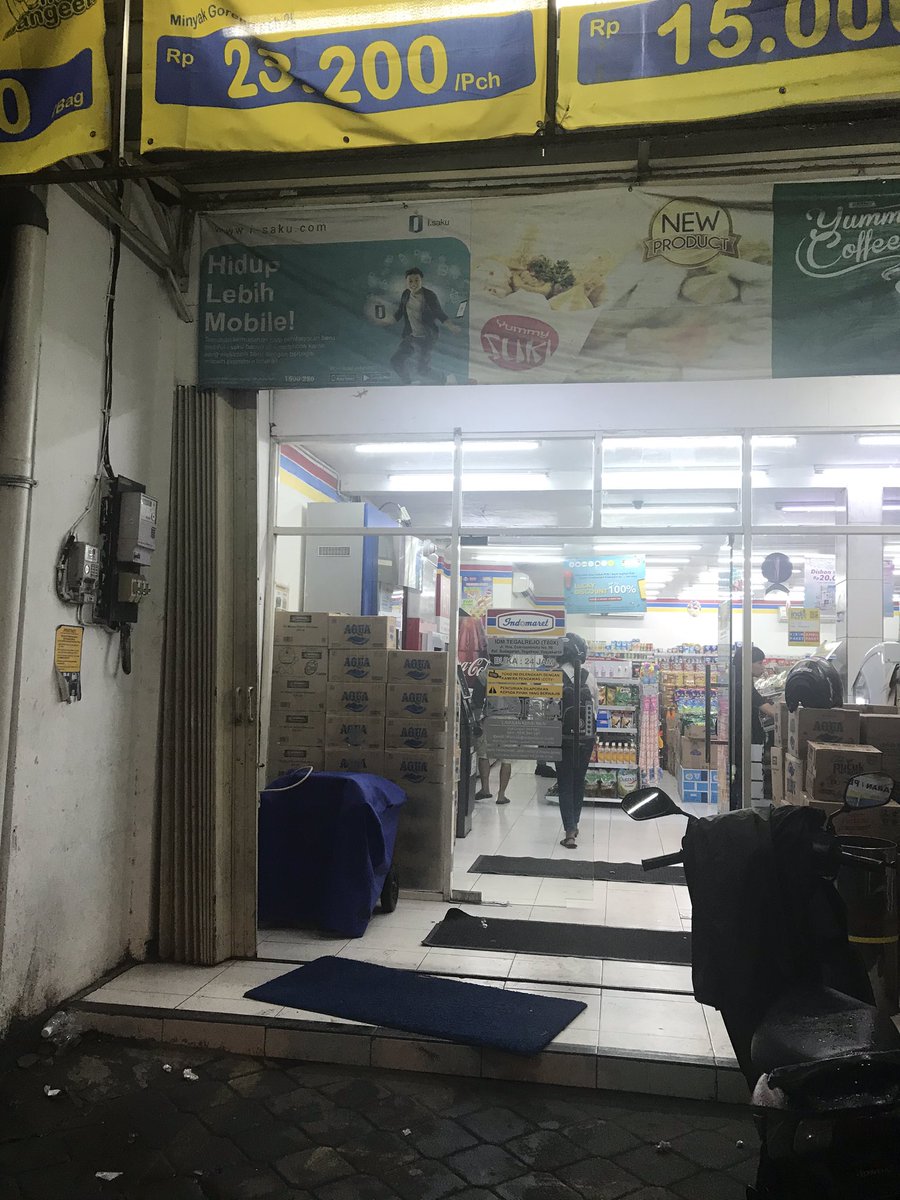 alfinrizalisme's tweet photo. TOLONG KAMI

Aku dan temanku (Bagus Sadewa) barusan banget kehilangan motor Vario plat AB 6066 AB.

Lokasi di Indomaret Tegalrejo Yogyakarta (JL. Hos Cokroaminoto).

*Kejadiannya cepet banget. Cuma ditinggal masuk beli rokok. Detik ini kami sedang menuju Polsek Tegalrejo. https://t.co/aaKO4RUj5a