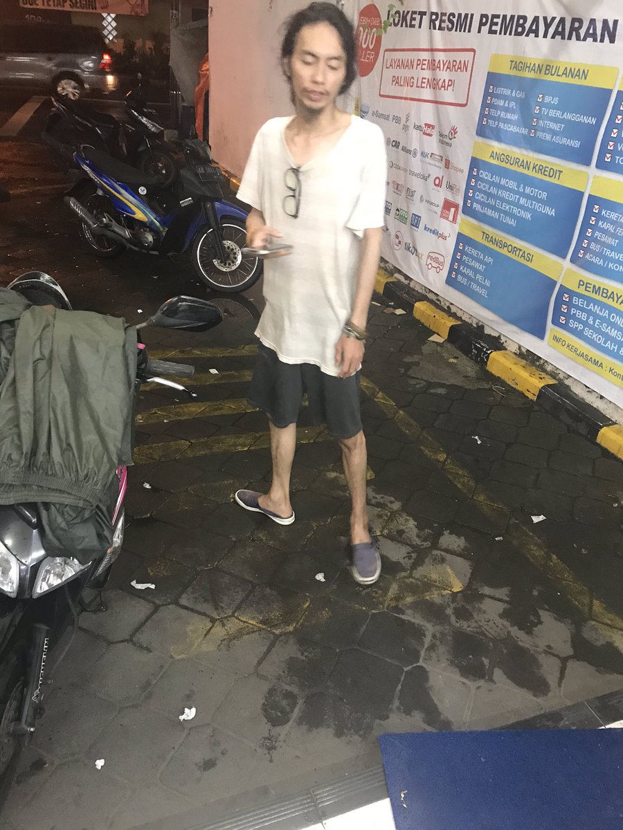 alfinrizalisme's tweet photo. TOLONG KAMI

Aku dan temanku (Bagus Sadewa) barusan banget kehilangan motor Vario plat AB 6066 AB.

Lokasi di Indomaret Tegalrejo Yogyakarta (JL. Hos Cokroaminoto).

*Kejadiannya cepet banget. Cuma ditinggal masuk beli rokok. Detik ini kami sedang menuju Polsek Tegalrejo. https://t.co/aaKO4RUj5a