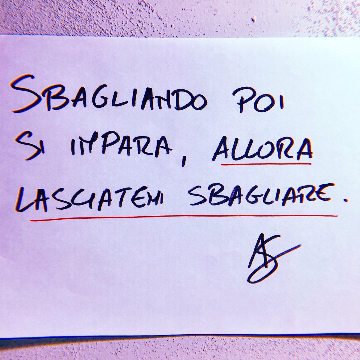 andreasposito_'s tweet photo. Sbagliando poi si impara, allora lasciatemi sbagliare 🚶🏼‍♂️💭 ❌

Il 29 febbraio “#Errare (lasciatemi sognare)” esce su Spotify e tutti gli altri digital stores 💥🔜

Video sul canale YouTube @krapach_ 

#indie #indieitalia #musica #federicofellini https://t.co/XR73ySivHU