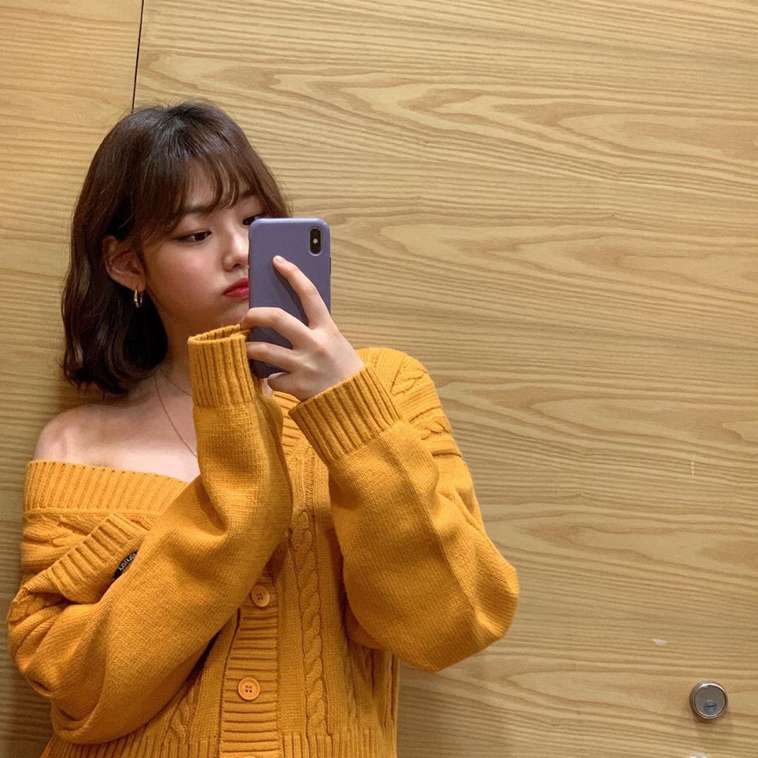 ㅤㅤ  🌙 · 오늘은 🍊뀨리중심🍊 2주년 되는 날 (ᵔᗜᵔ*) 매주 토요일을 상큼하게 만들어주는 우리 MC뀰 앞으로도 기대하쇼쇼쇼 👋🏻🧡

⌠ 🐰 ı'm Kαng Mınα from; Vılʏ Chrʏsɑlıs ⌡