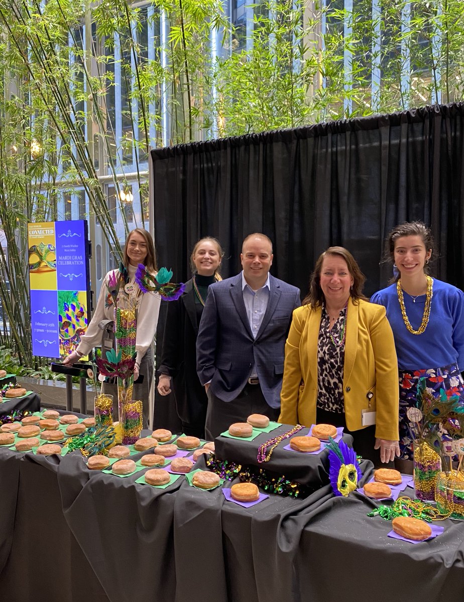 We're celebrating #MardisGras &amp; Paczki Day at #71SouthWacker! 🎉